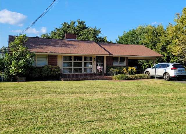 Property at 130 Williamson Ave, Mount Airy, NC 27030, 3 beds, 2 baths