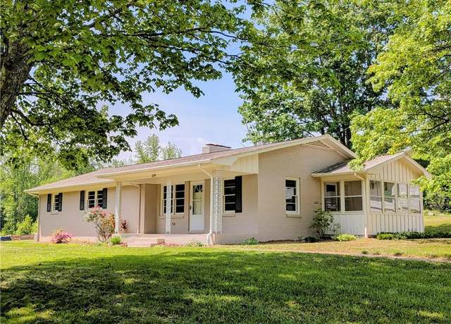 Property at 1299 N Franklin Rd, Mount Airy, NC 27030, 3 beds, 1.5 baths