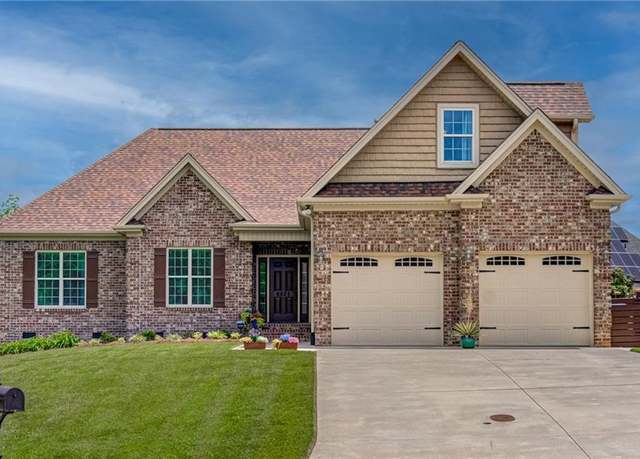 Property at 6821 Orchard Path Dr, Clemmons, NC 27012, 3 beds, 2 baths