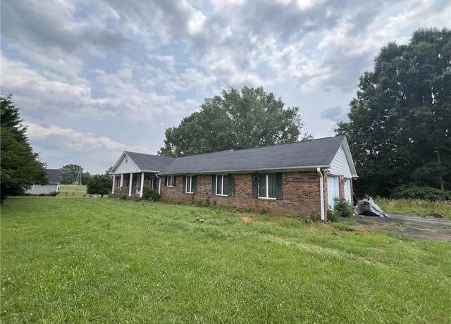 Property at 7403 Friendship Ledford Rd, Winston-salem, NC 27107, 3 beds, 3.5 baths