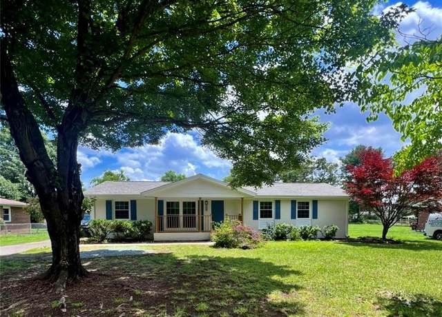 Property at 4942 Shattalon Dr, Winston-salem, NC 27106, 3 beds, 2 baths