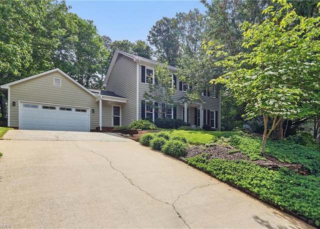 Property at 6302 River Hills Dr, Greensboro, NC 27410, 3 beds, 2.5 baths