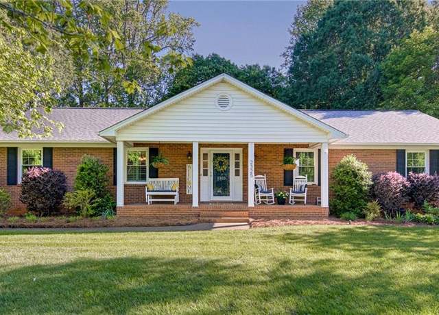 Property at 2325 Bluegrass Ln, Winston-salem, NC 27107, 3 beds, 2 baths