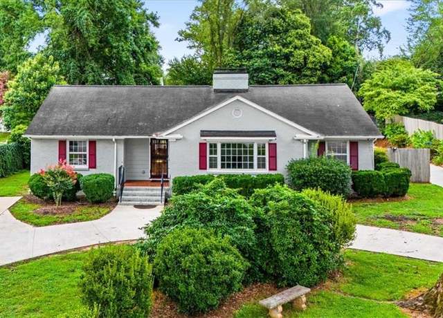 Property at 204 N Holden Rd, Greensboro, NC 27410, 2 beds, 2.5 baths