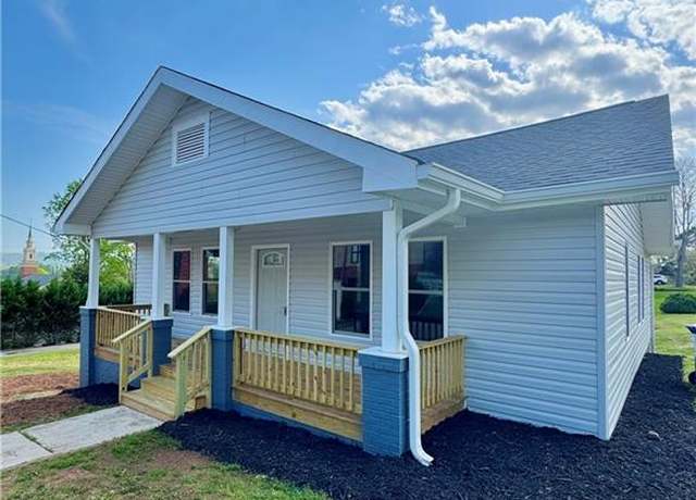 Property at 511 5th St, North Wilkesboro, NC 28659, 3 beds, 2 baths