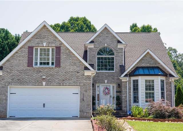 Property at 4709 Clifton Park Dr, Jamestown, NC 27282, 4 beds, 2.5 baths