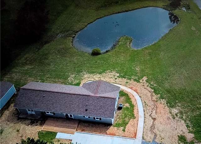 Property at 1410 Creekside Dr, Randleman, NC 27317, 3 beds, 2 baths