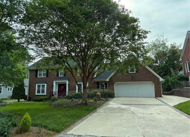 Property at 402 Beverly Pl, Greensboro, NC 27403, 4 beds, 3.5 baths