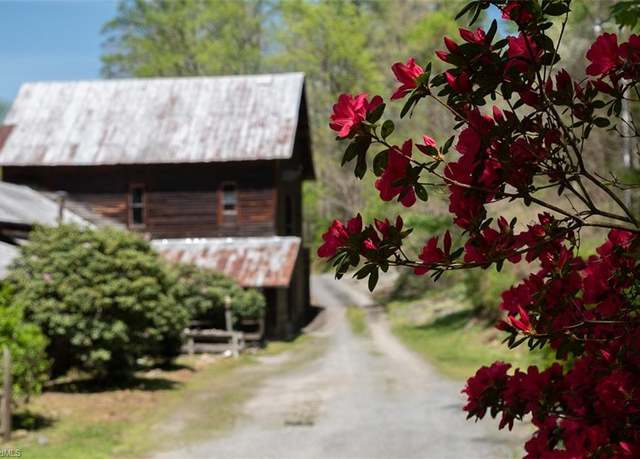 Property at 318A Elkin Creek Mill Rd, Elkin, NC 28621, 3 beds, 2.5 baths