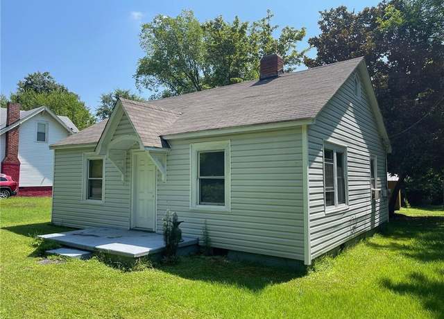 Property at 100 Carr St, Thomasville, NC 27360, 2 beds, 1 bath