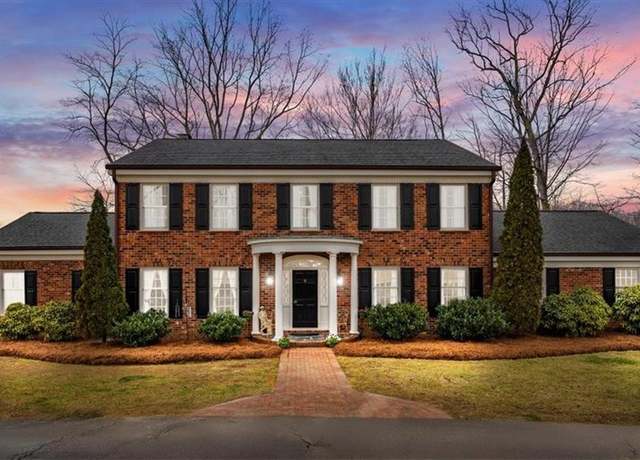 Property at 1676 Pine Tree Ln, Kernersville, NC 27284, 4 beds, 3.5 baths