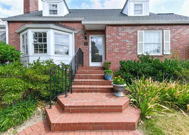Property at 306 N Tremont Dr, Greensboro, NC 27403, 3 beds, 2 baths