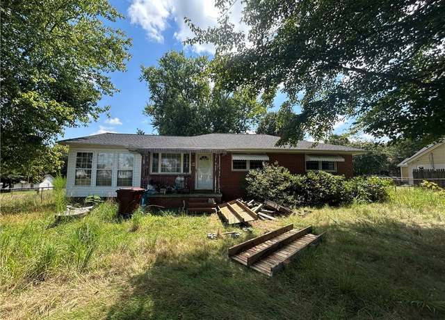 Property at 5108 Summit Ave, Greensboro, NC 27401, 3 beds, 1 bath