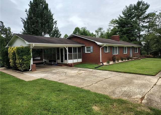 Property at 153 Hooker Trl, Mount Airy, NC 27030, 3 beds, 2 baths