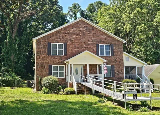 Property at 711 E Sunrise Ave, Thomasville, NC 27360, 5 beds, 2.5 baths