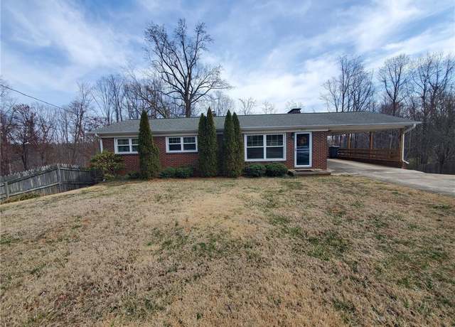Property at 6917 Blenheim Ct, Rural Hall, NC 27045, 3 beds, 1.5 baths