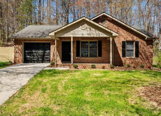 Property at 646 Woodland Cir, Asheboro, NC 27203, 3 beds, 2 baths