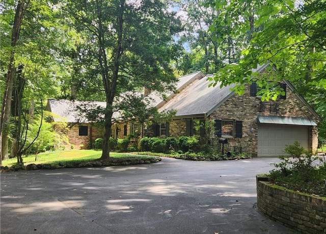 Property at 1250 Glennview Dr, Kernersville, NC 27284, 3 beds, 2.5 baths