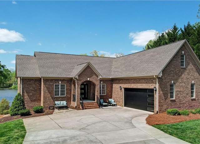 Property at 2019 Lynwood Dr, Greensboro, NC 27406, 5 beds, 3.5 baths
