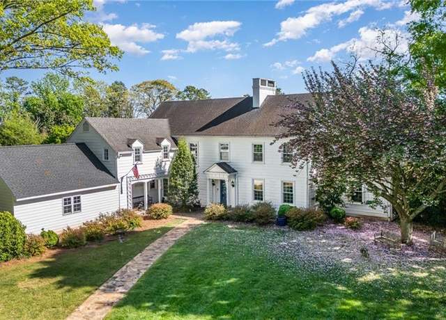 Property at 400 Country Club Dr, Lexington, NC 27292, 5 beds, 4.5 baths