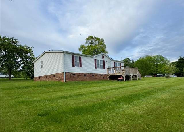 Property at 1020 Willow Creek Dr, Pinnacle, NC 27043, 3 beds, 2 baths