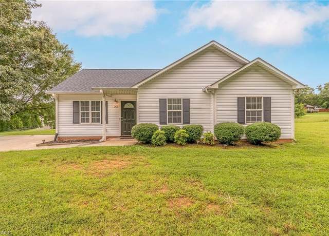 Property at 212 Eaglewood Ln, Winston-salem, NC 27127, 3 beds, 2 baths