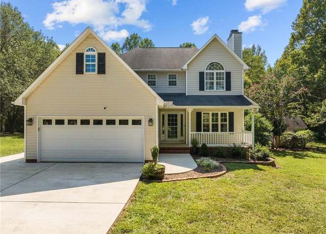 Property at 3407 Regina Ct, Summerfield, NC 27358, 3 beds, 2.5 baths