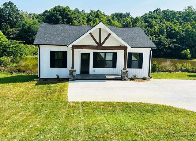 Property at 103 Lakeshore Dr, Thomasville, NC 27360, 3 beds, 2 baths
