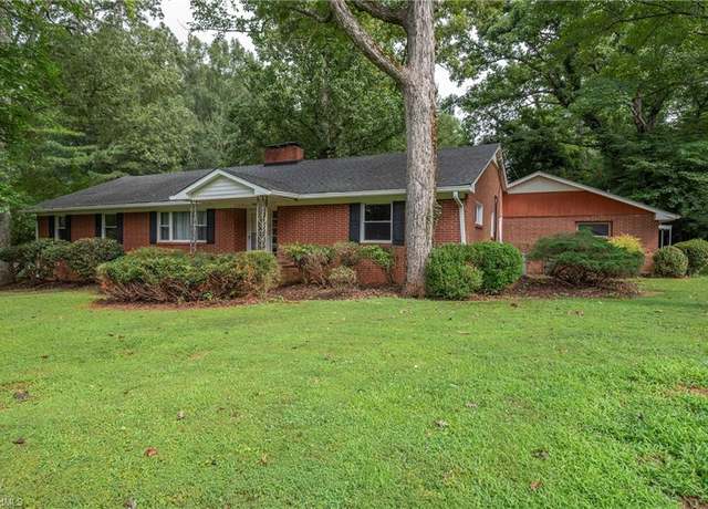 Property at 3155 Briarcliffe Rd, Winston-salem, NC 27106, 5 beds, 3 baths