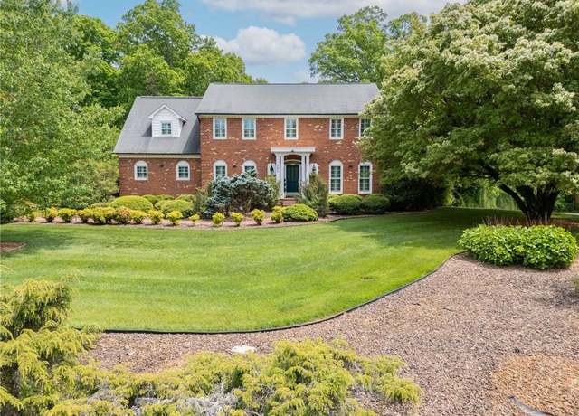Property at 985 Longreen Dr, Kernersville, NC 27284, 4 beds, 4.5 baths