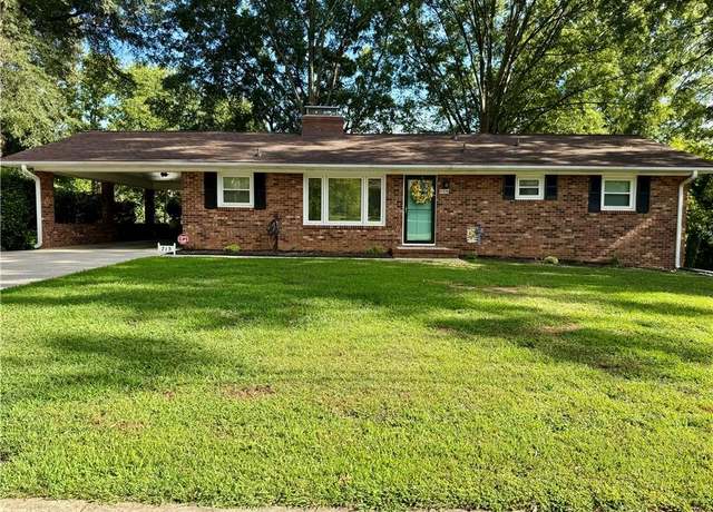 Property at 715 Russell Ave, Reidsville, NC 27320, 3 beds, 3 baths