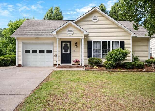 Property at 1425 Hawkcrest Ln, Winston-salem, NC 27127, 3 beds, 2 baths