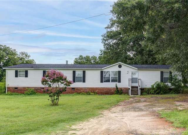 Property at 1019 Grooms Rd, Reidsville, NC 27320, 4 beds, 2 baths