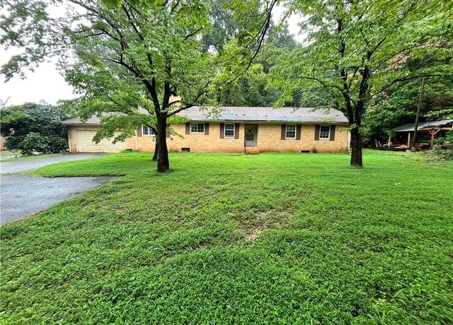 Property at 1235 Fairview Dr, Lexington, NC 27292, 3 beds, 2 baths