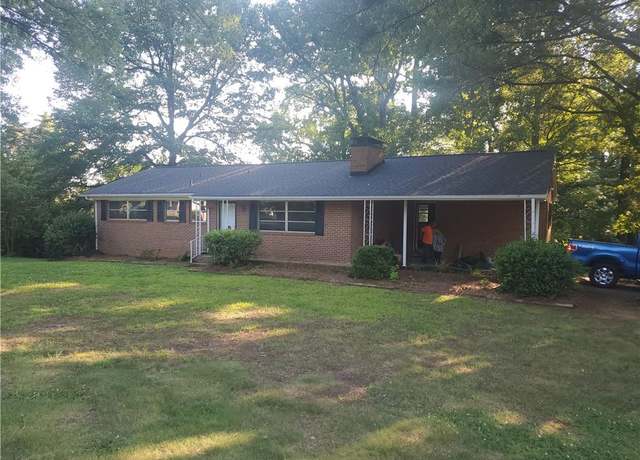 Property at 1514 Teague Ln, Kernersville, NC 27284, 3 beds, 1.5 baths