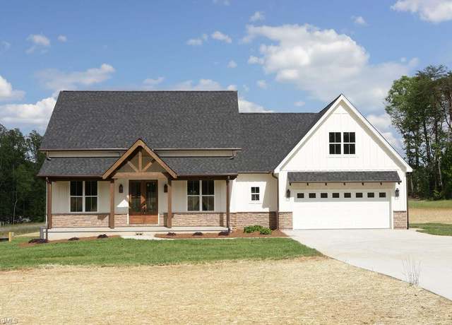 Property at 4211 Gracewood Farm Dr, Winston-salem, NC 27101, 4 beds, 3.5 baths