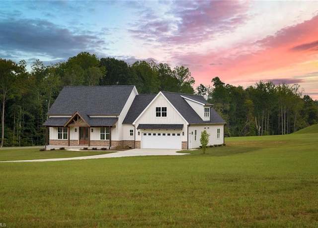 Property at 4211 Gracewood Farm Dr, Winston-salem, NC 27101, 4 beds, 3.5 baths