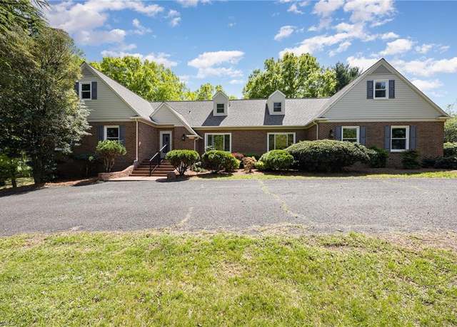 Property at 206 Oakdale Cir, King, NC 27021, 5 beds, 5.5 baths