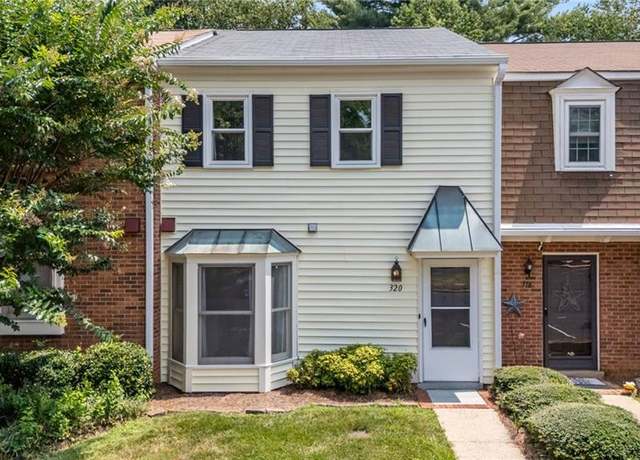 Property at 320 Oak Arbor Ln, Winston-salem, NC 27104, 2 beds, 2.5 baths
