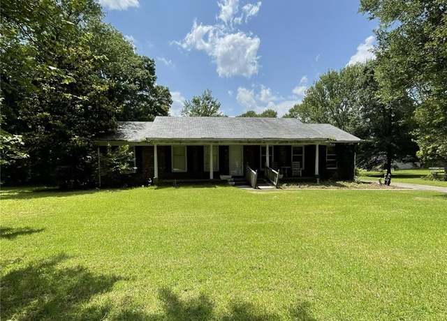 Property at 2404 Lakeshore Dr, Greensboro, NC 27407, 3 beds, 2 baths
