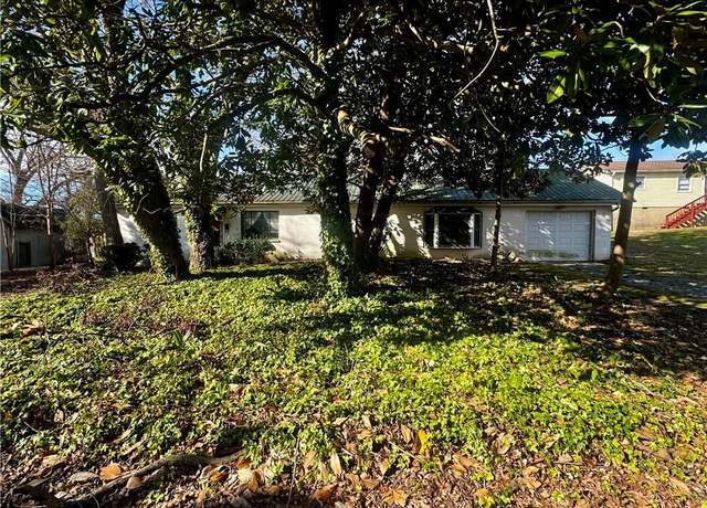 Property at 208 Wagstaff St, Thomasville, NC 27360, 2 beds, 1 bath