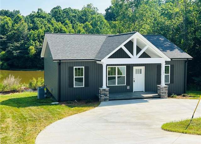 Property at 105 Lakeshore Dr, Thomasville, NC 27360, 3 beds, 2 baths