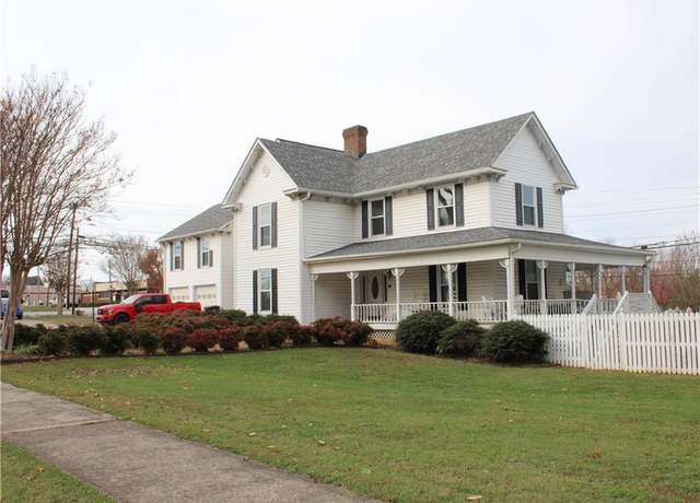 Property at 301 Virginia Dr, Yadkinville, NC 27055, 4 beds, 4.5 baths
