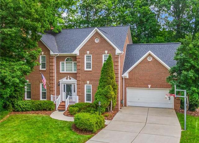 Property at 3209 Peninsula Dr, Jamestown, NC 27282, 4 beds, 3.5 baths