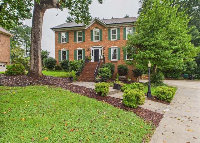 Property at 1213 Elmwood Ave, High Point, NC 27265, 4 beds, 2.5 baths