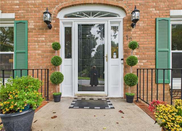 Property at 1213 Elmwood Ave, High Point, NC 27265, 4 beds, 2.5 baths