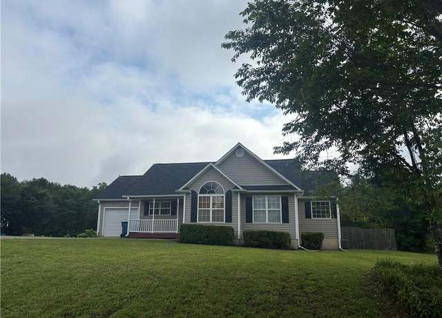 Property at 139 Elmwood St, Mocksville, NC 27028, 3 beds, 2 baths