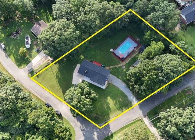 Property at 410 Queens Dr, Lexington, NC 27292, 3 beds, 2 baths