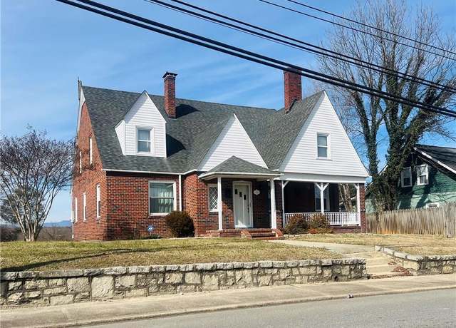 Property at 612 Rockford St, Mount Airy, NC 27030, 5 beds, 2 baths
