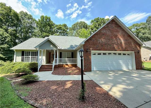 Property at 499 Butler Dr, Thomasville, NC 27360, 3 beds, 2 baths